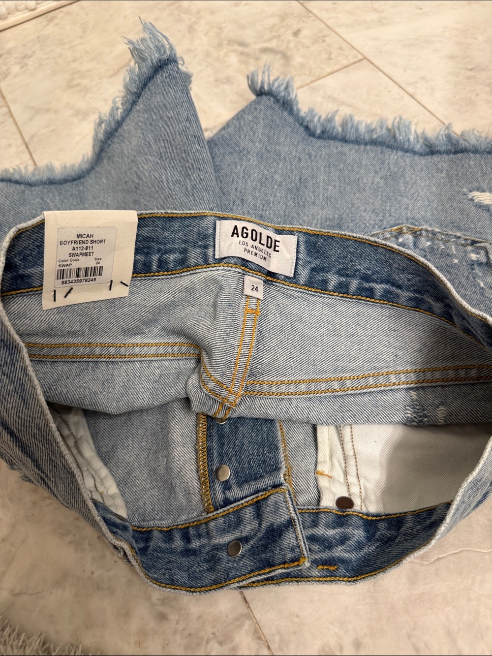 NWT AGOLDE Denim Women's Shorts SZ: 24 - Picture 2 of 3
